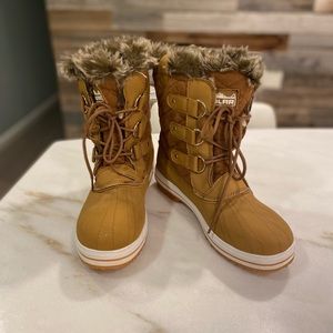 Womens Boots *READ SIZE DESCRIPTION